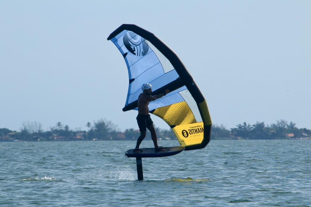 Wingfoil na lagoa